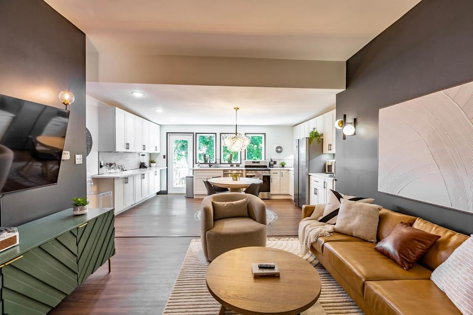 Stylish 2 King Bed Retreat Near Grandview House in Pittsburgh