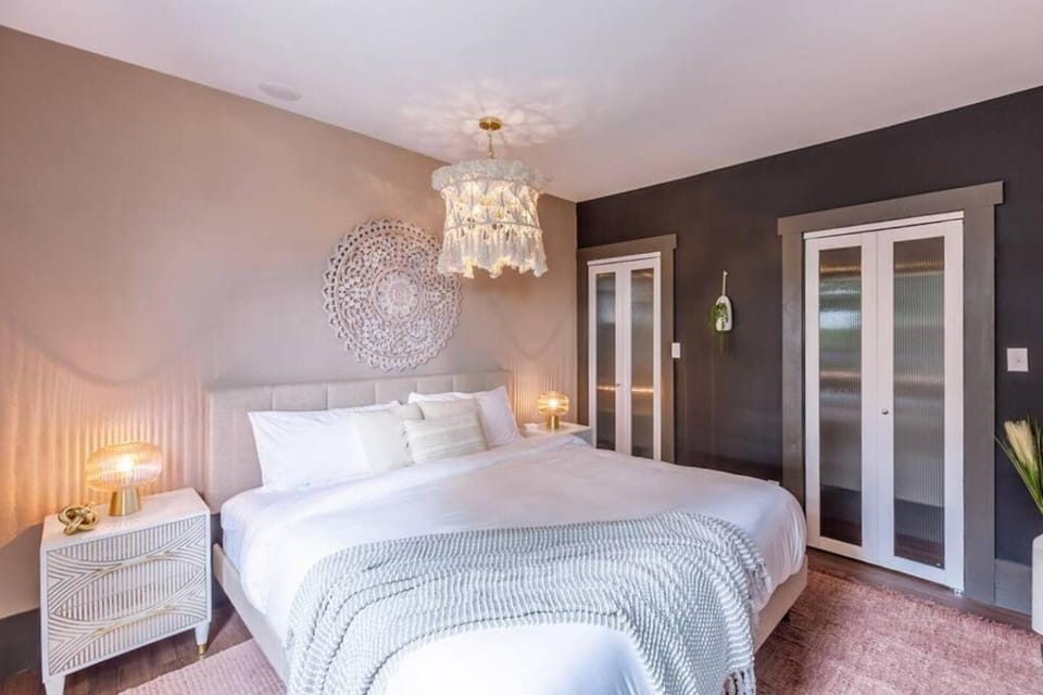 Toilet, Bed, Bathroom, Bedroom, wardrobe