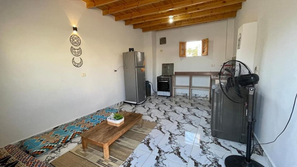 Kitchen or kitchenette, stove, washing machine