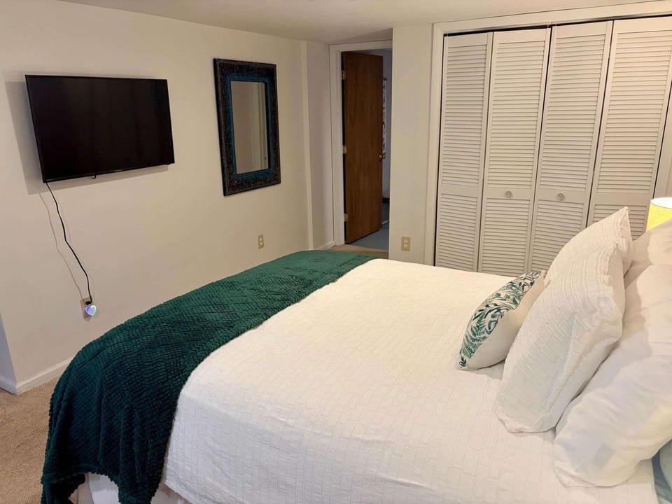 Private & Cozy Suite in North Asheville House in Woodfin