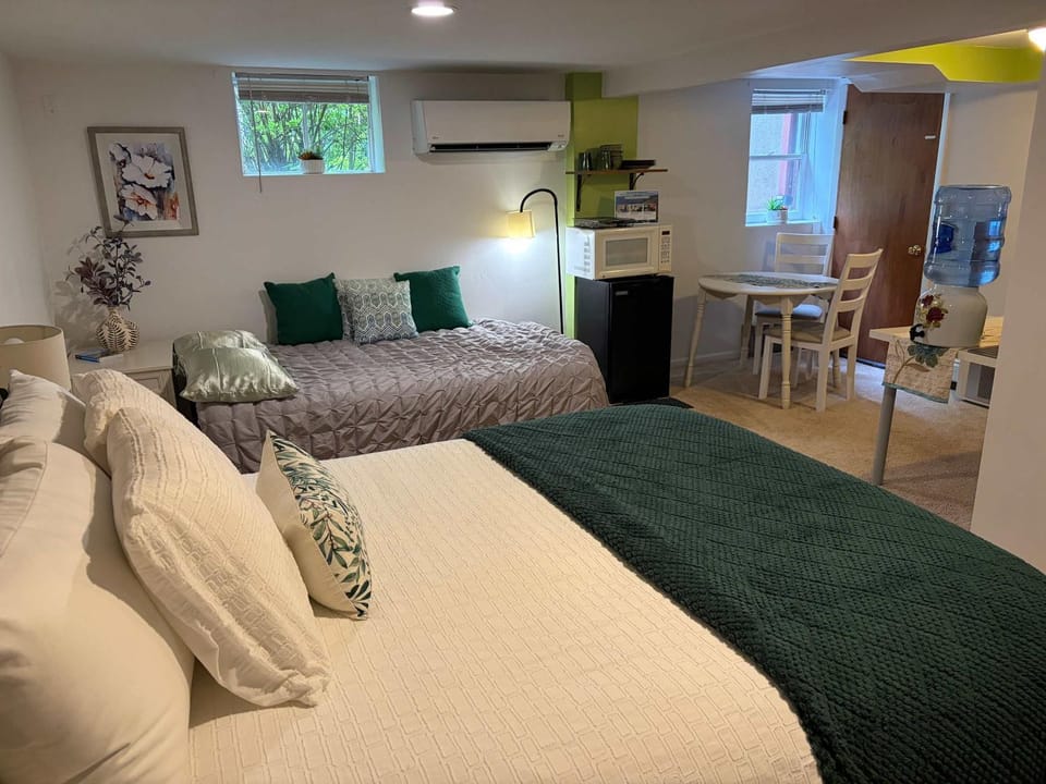 Private & Cozy Suite in North Asheville House in Woodfin