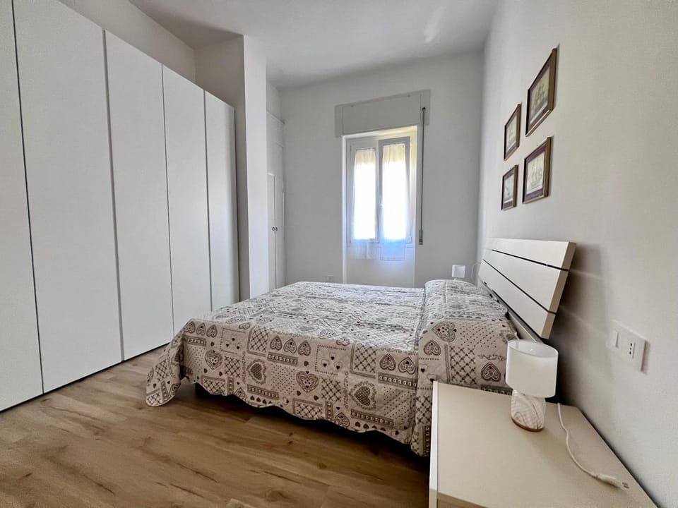 Bedroom, locker, washing machine