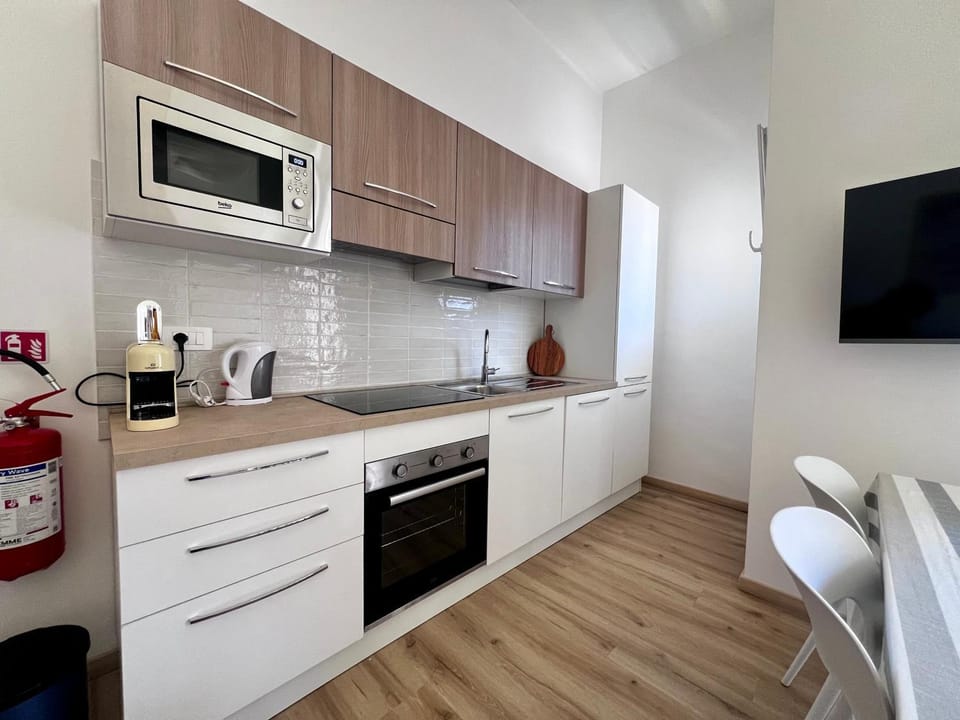 TV and multimedia, Kitchen or kitchenette, microwave, kitchen