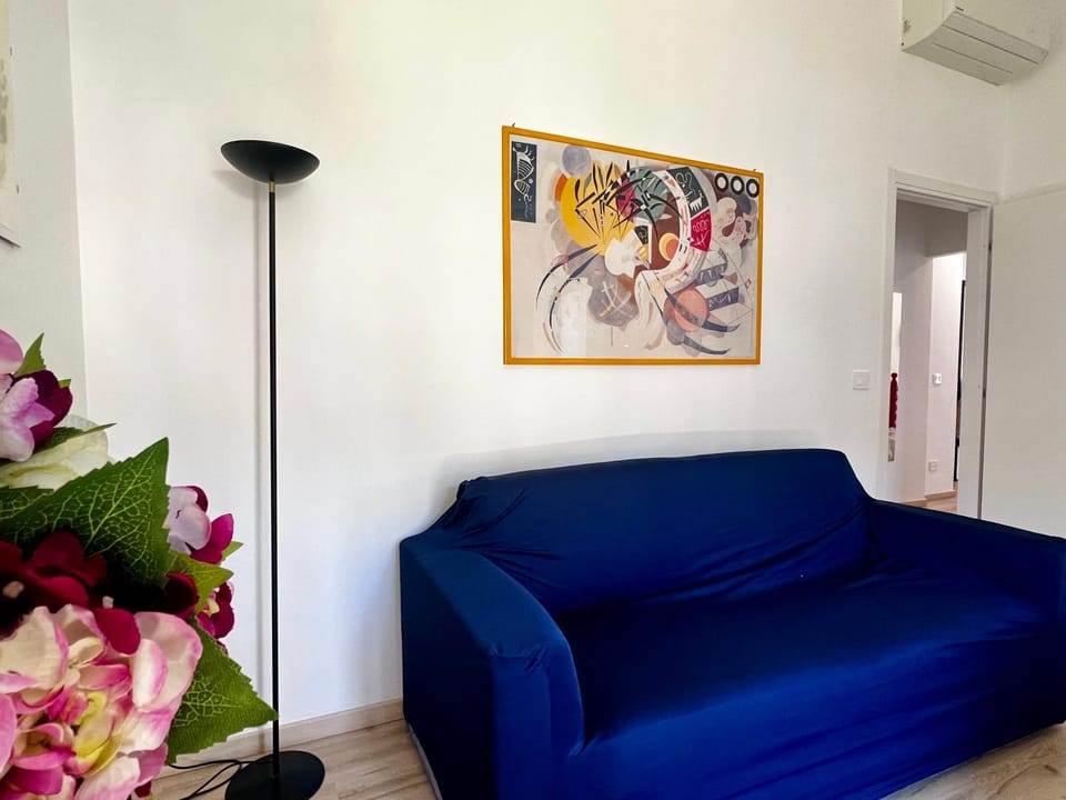 Living room, Decorative detail, Seating area
