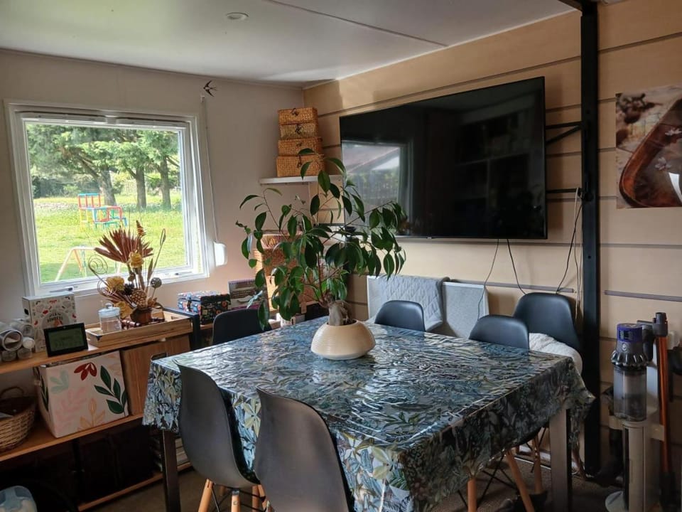 Chalet Bois aux portes de Parthenay Chalet in Nouvelle-Aquitaine