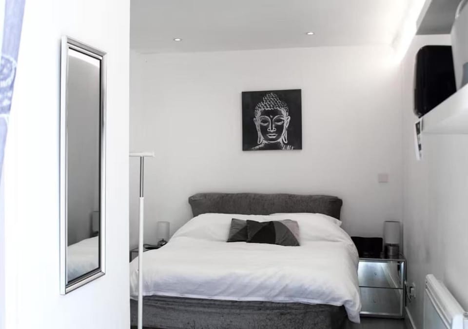 One bed Studio Apartment in Uxbridge London Apartment in Uxbridge