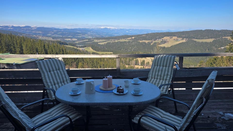 View (from property/room), Balcony/Terrace, Mountain view