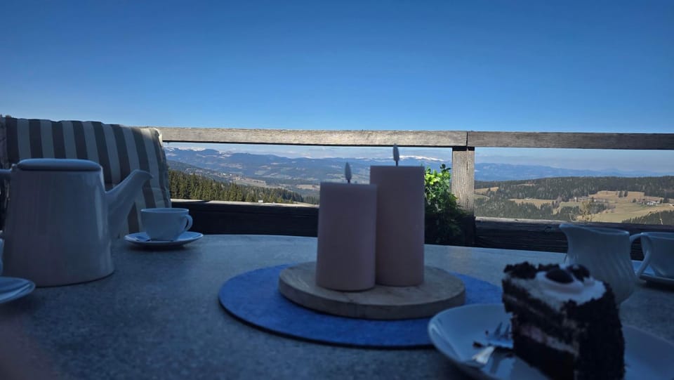 View (from property/room), Balcony/Terrace, Mountain view