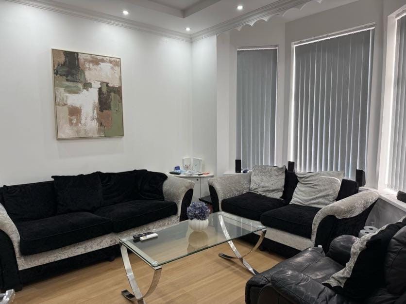 Ashfield II Co-Living - Private Room Self-Cater Bed and Breakfast in Manchester