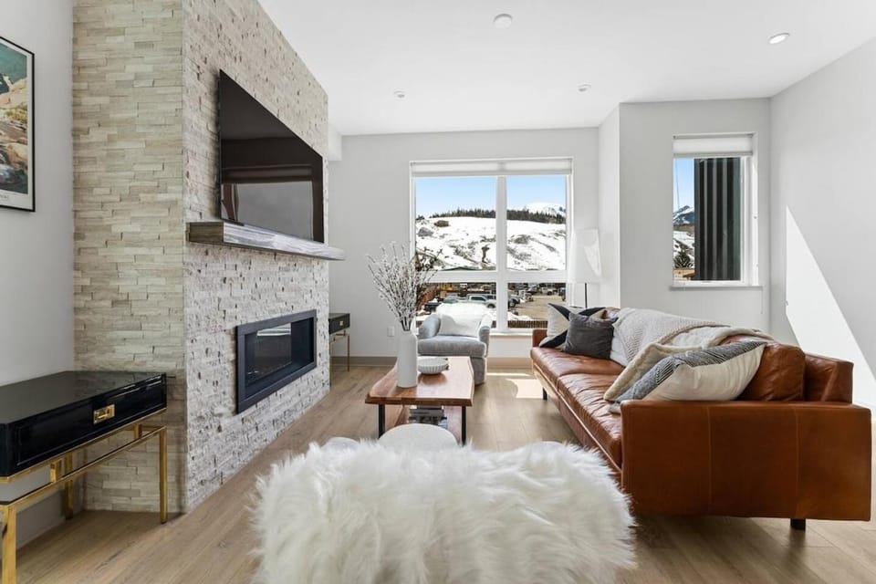 Communal lounge/ TV room, TV and multimedia, Living room, Seating area, Evening entertainment, fireplace