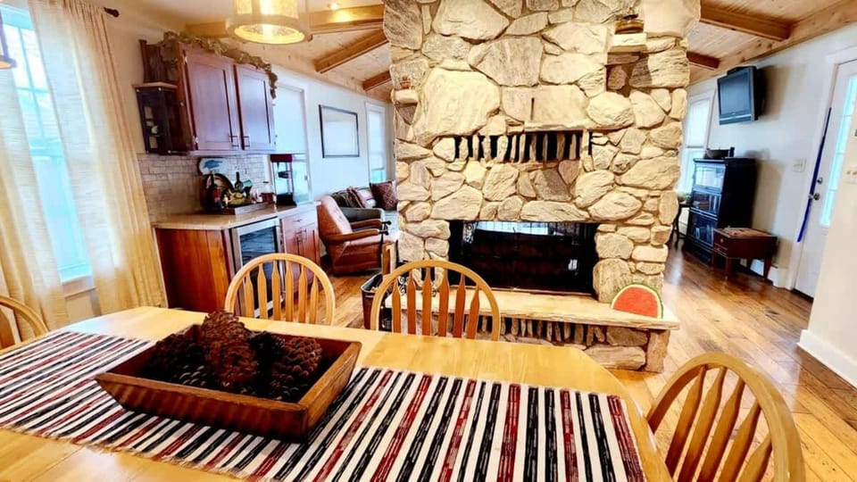 The Fireside Lakehouse House in Oneida Lake