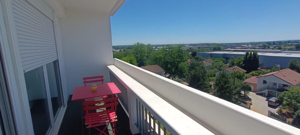 Studio Lumineux avec Vue et Parking Apartment in Bourgogne-Franche-Comté