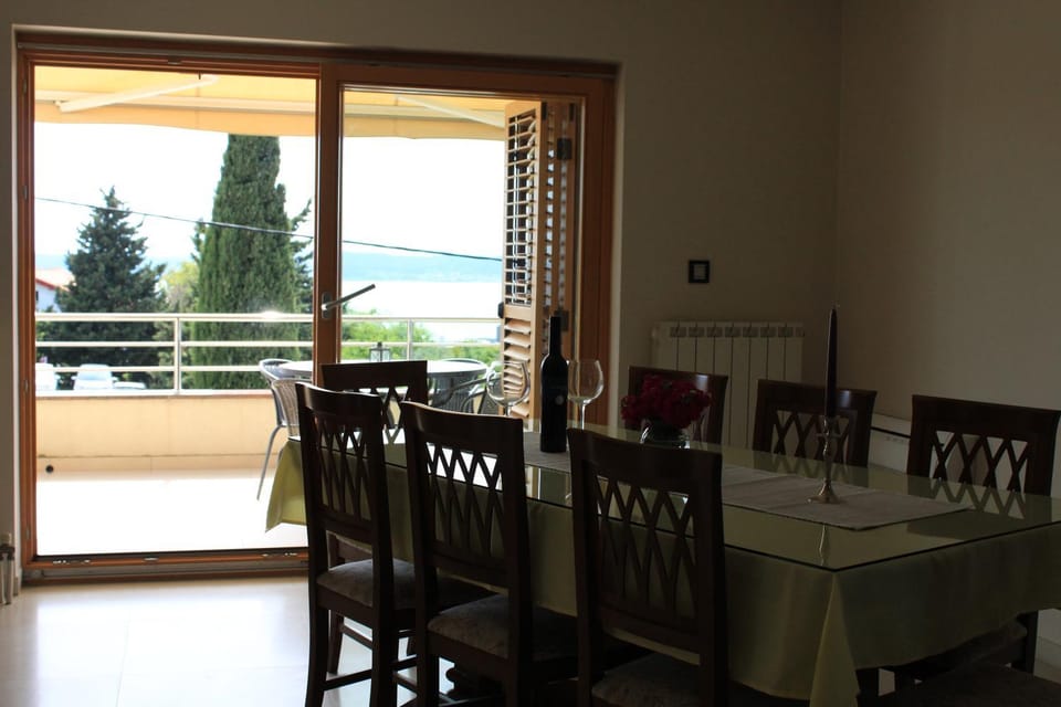 View (from property/room), Dining area, Sea view