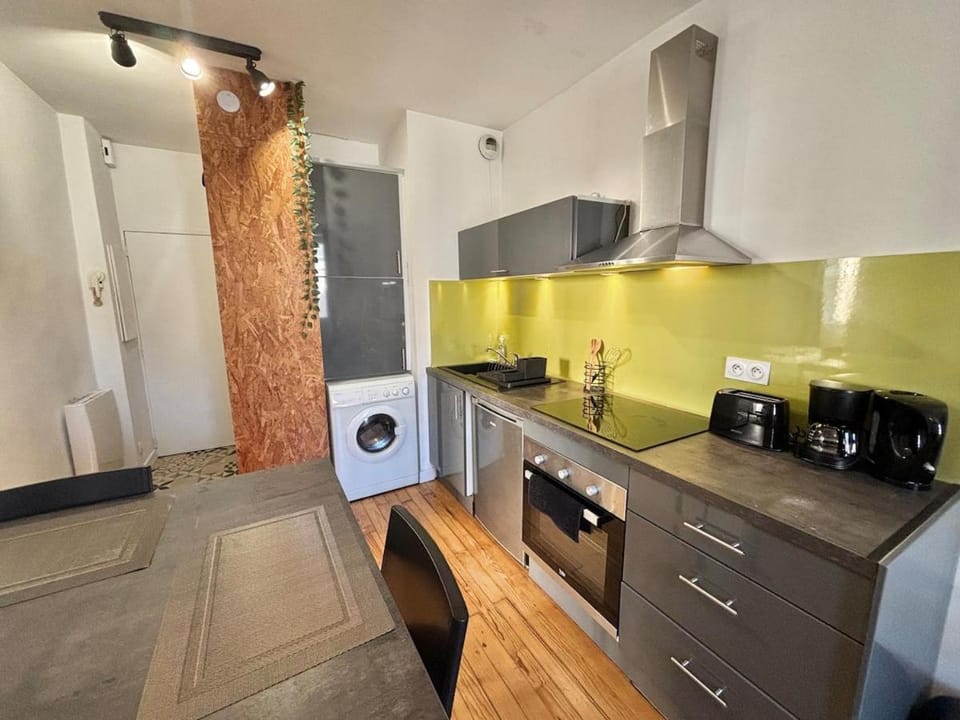 Appartement - Centre de Laval - 2 chambres - 4 personnes - Sainte-Catherine Apartment in Laval