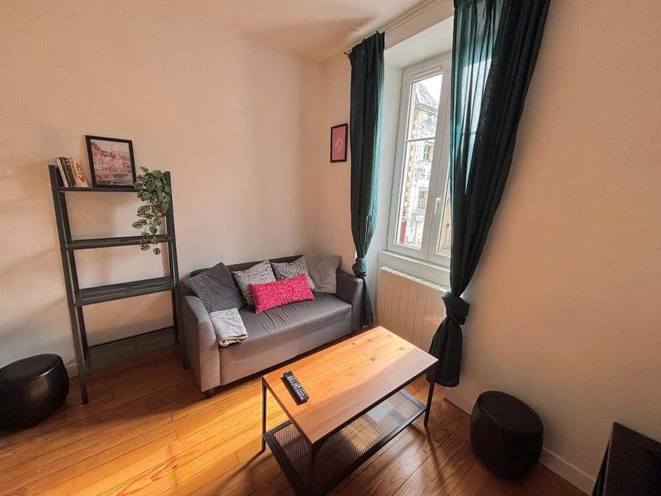 Appartement - Centre de Laval - 2 chambres - 4 personnes - Sainte-Catherine Apartment in Laval