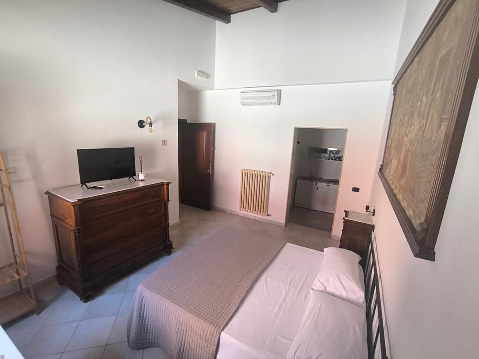 Bed, Photo of the whole room, Bedroom, air conditioner