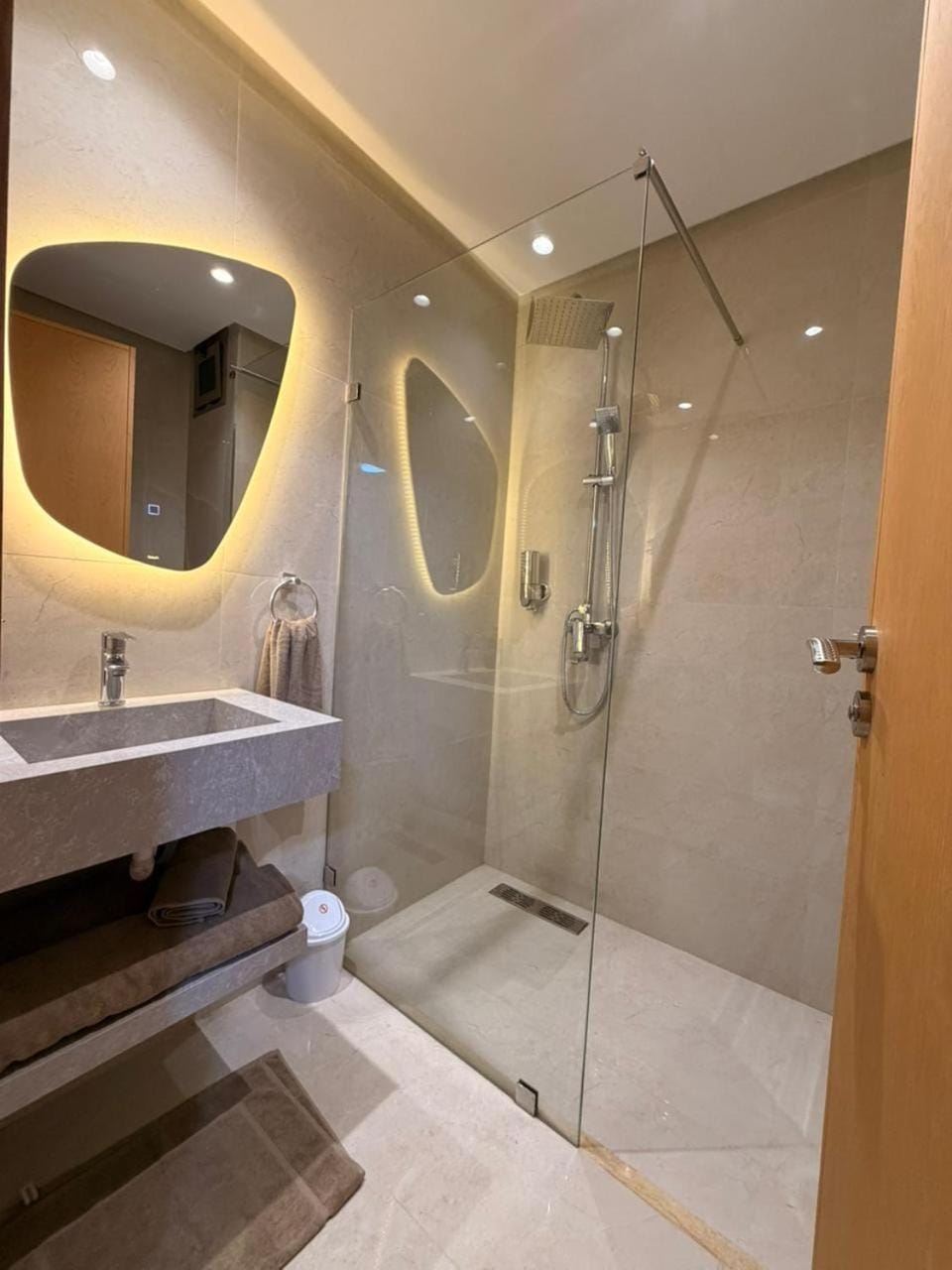 Shower, Toilet, Bathroom, towels