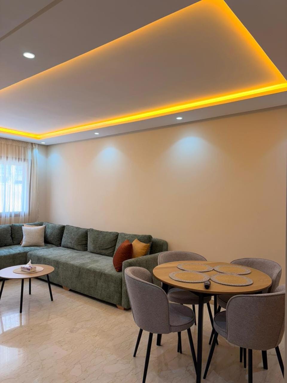 Communal lounge/ TV room, TV and multimedia, Living room, Seating area, Dining area