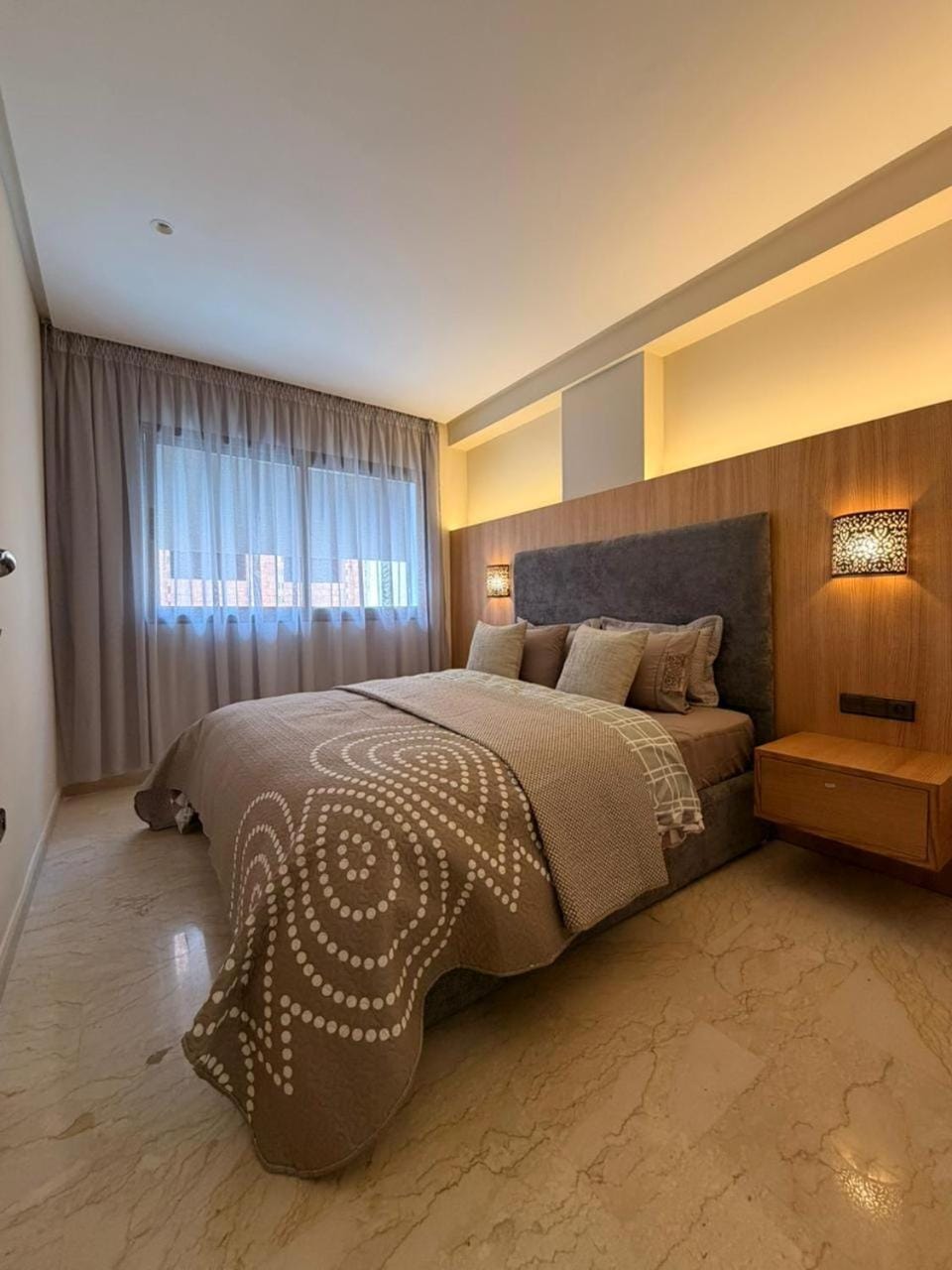 Bed, Photo of the whole room, Seating area, Bedroom