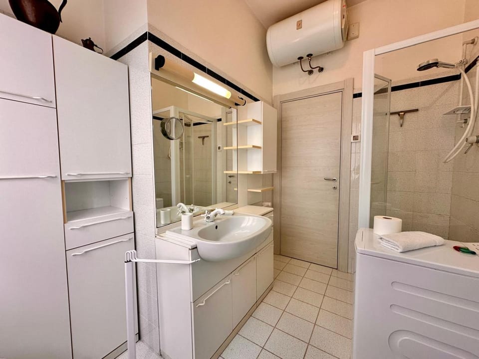 Shower, Bathroom, Bath, towels