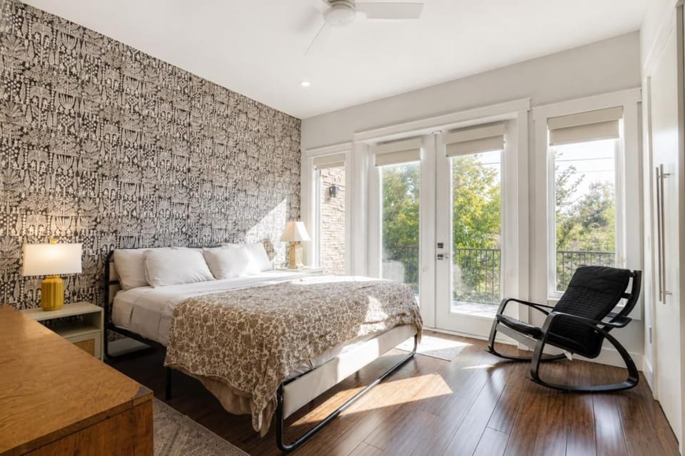 Quadruple Homes Sleeps 50 Heated Saltwater pool and Hot tubs near Beaches Villa in Sarasota