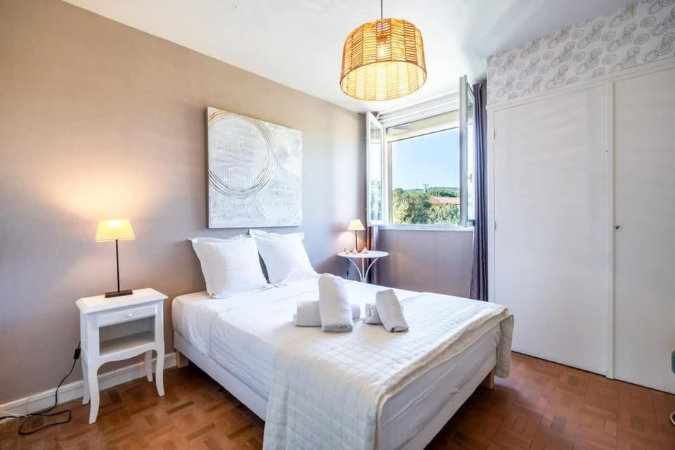 Le Holidays l Terrasse et vue mer l Shellter-Rentals Apartment in Saint-Tropez
