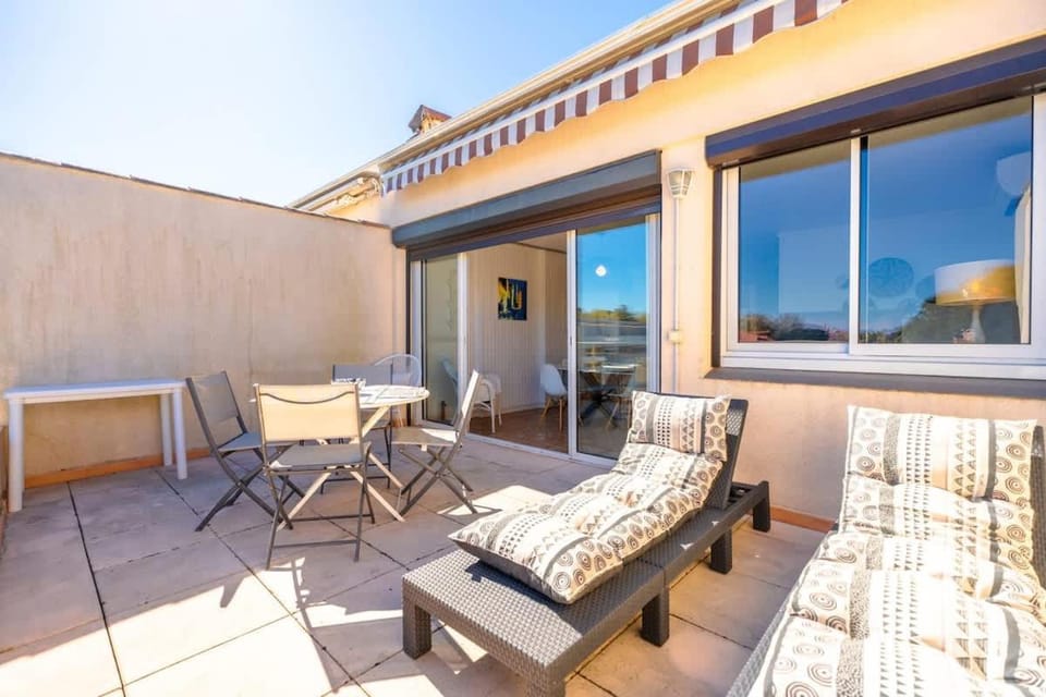 Le Holidays l Terrasse et vue mer l Shellter-Rentals Apartment in Saint-Tropez
