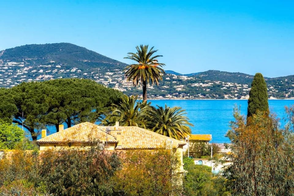 Le Holidays l Terrasse et vue mer l Shellter-Rentals Apartment in Saint-Tropez