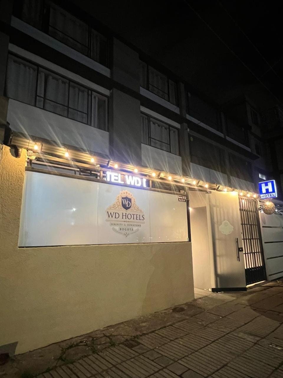 Facade/entrance