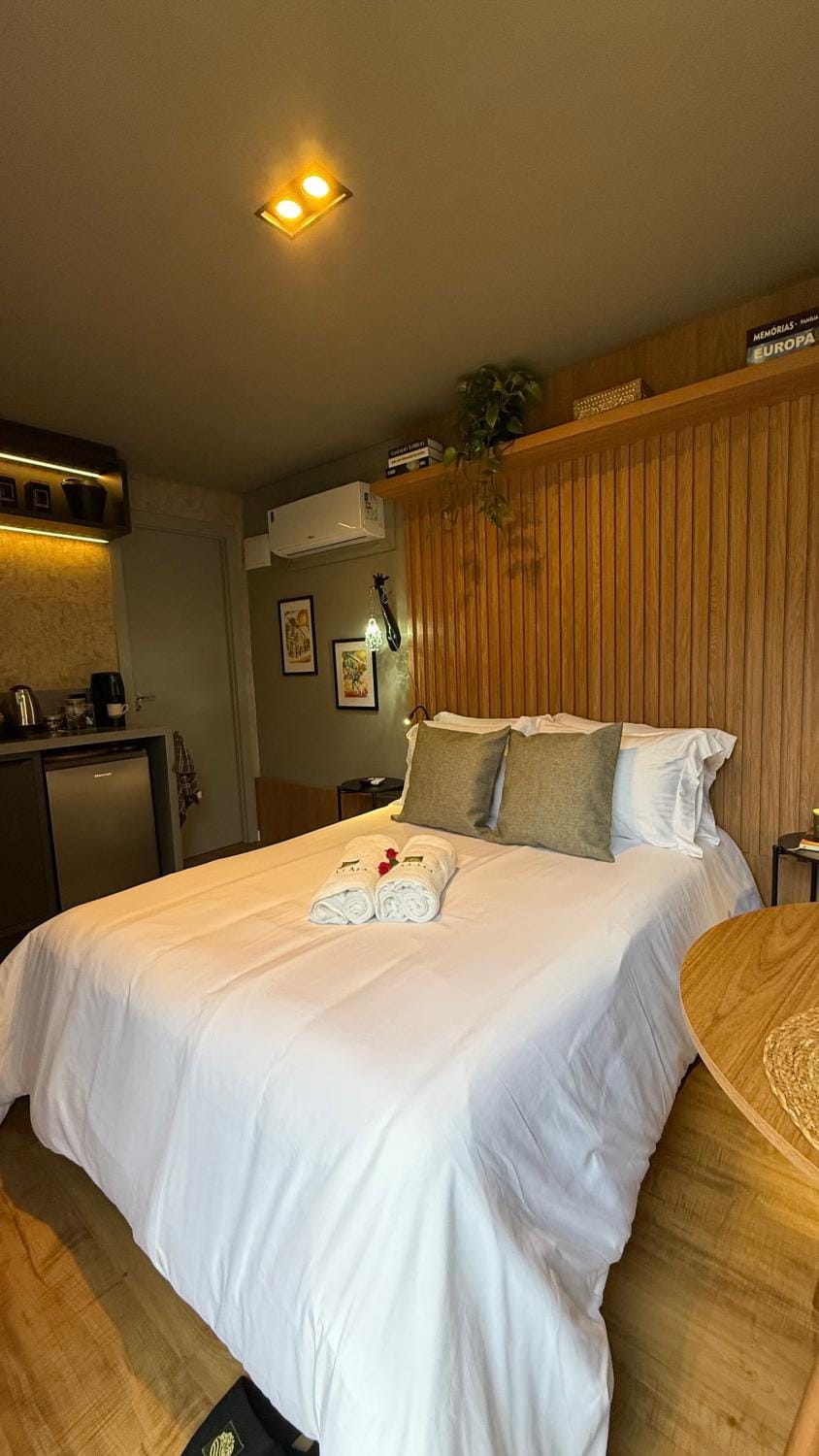 Bed, minibar, air conditioner