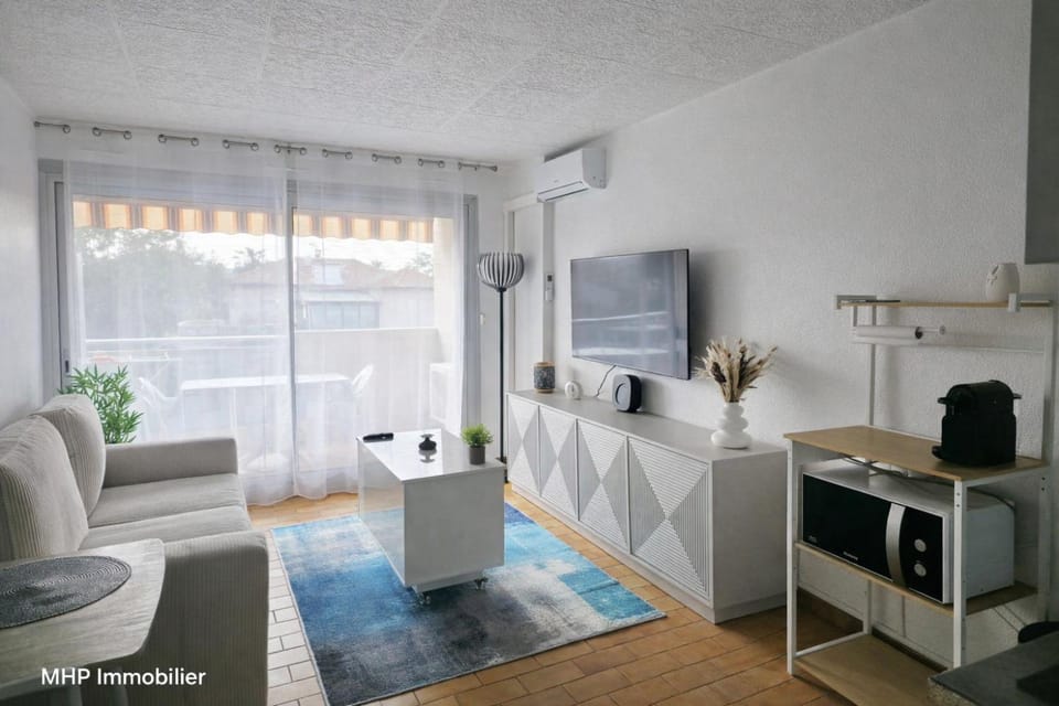 TV and multimedia, Living room, Seating area