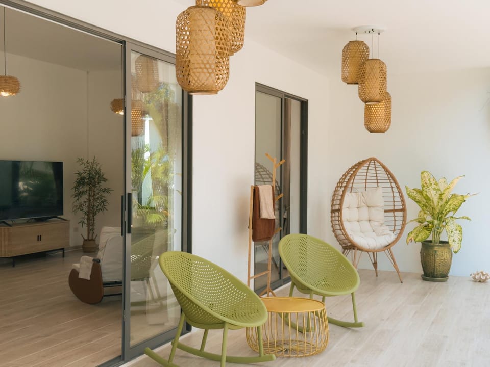 Communal lounge/ TV room, TV and multimedia, Living room, Seating area, Evening entertainment