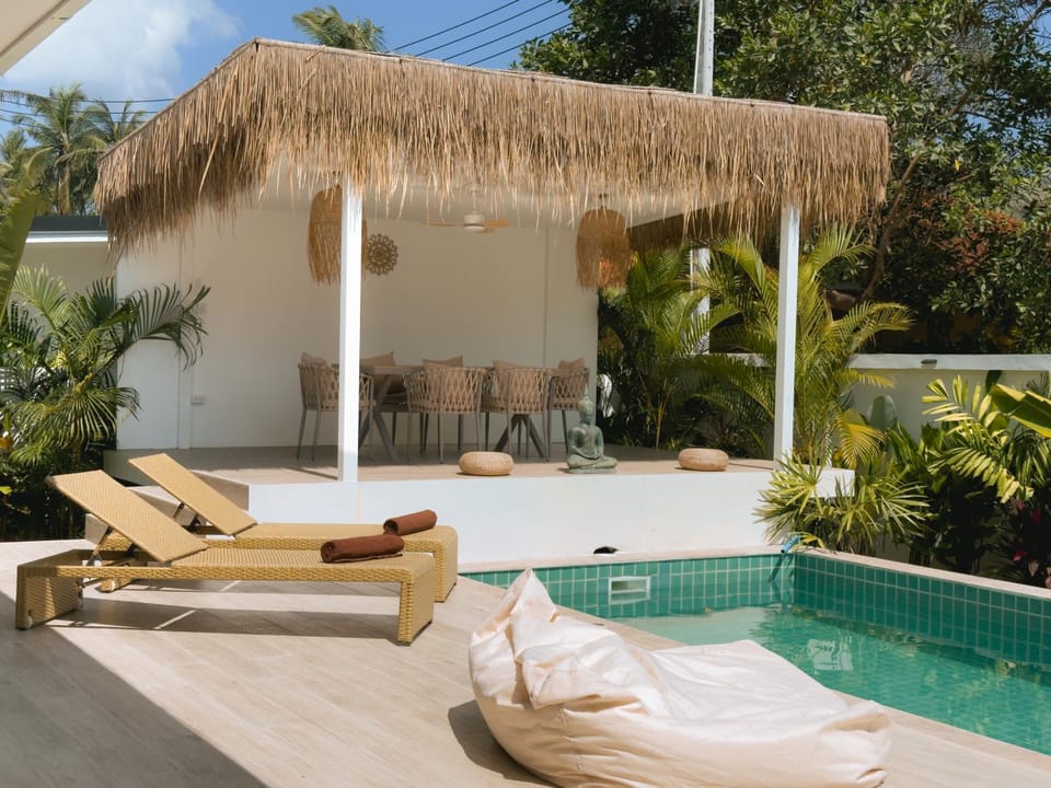 Patio, Day, Garden view, Pool view, Swimming pool, sunbed