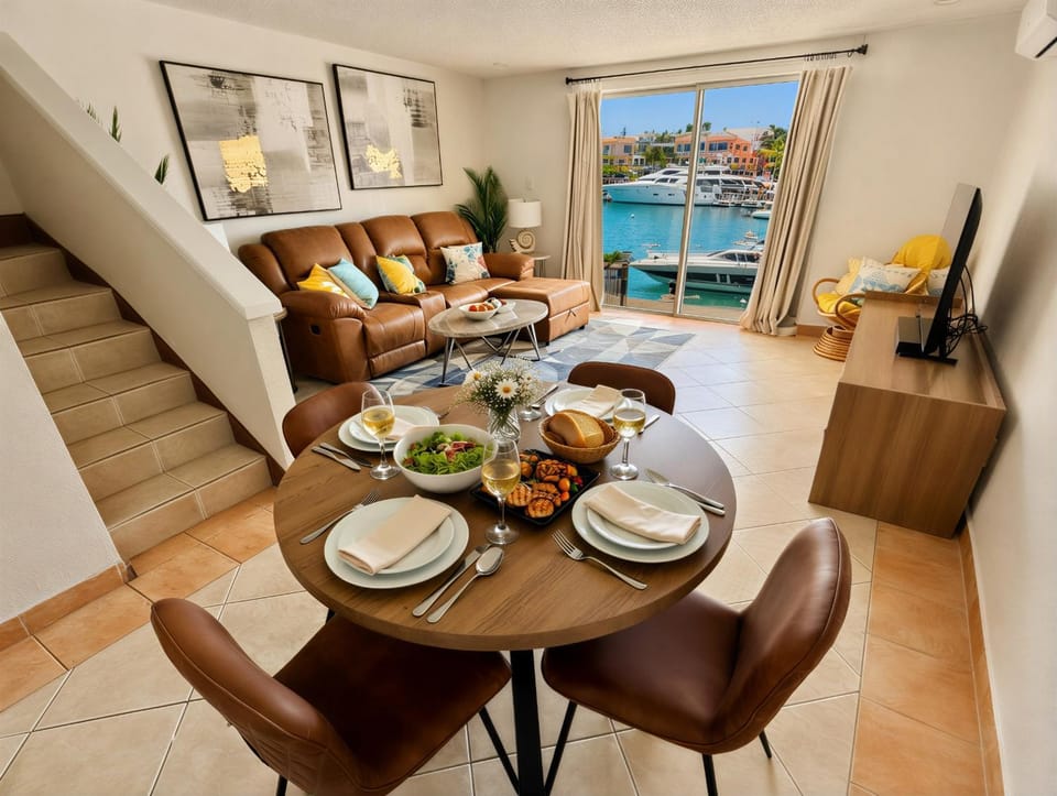 Lounge or bar, Dining area, Dinner