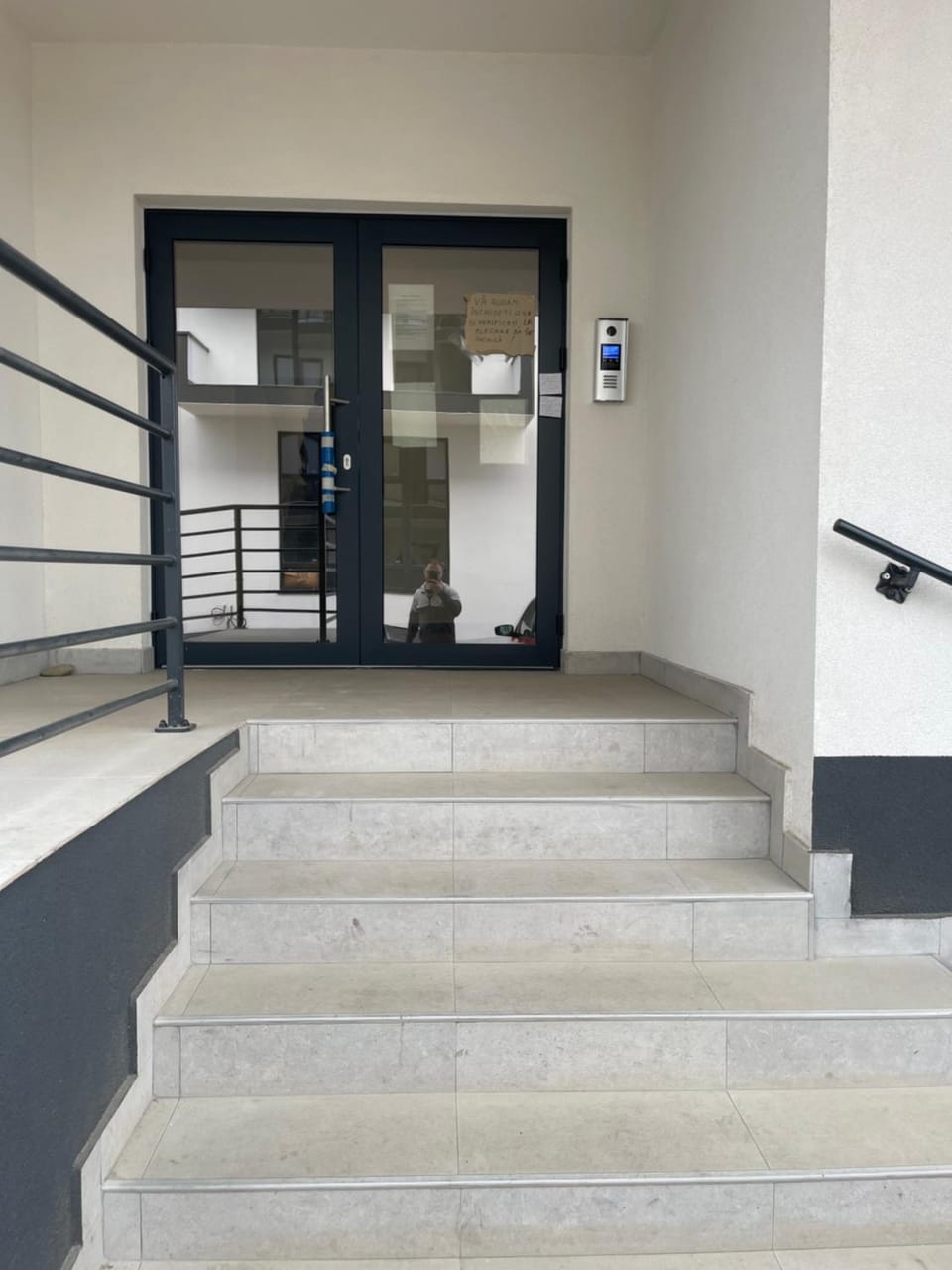 Facade/entrance
