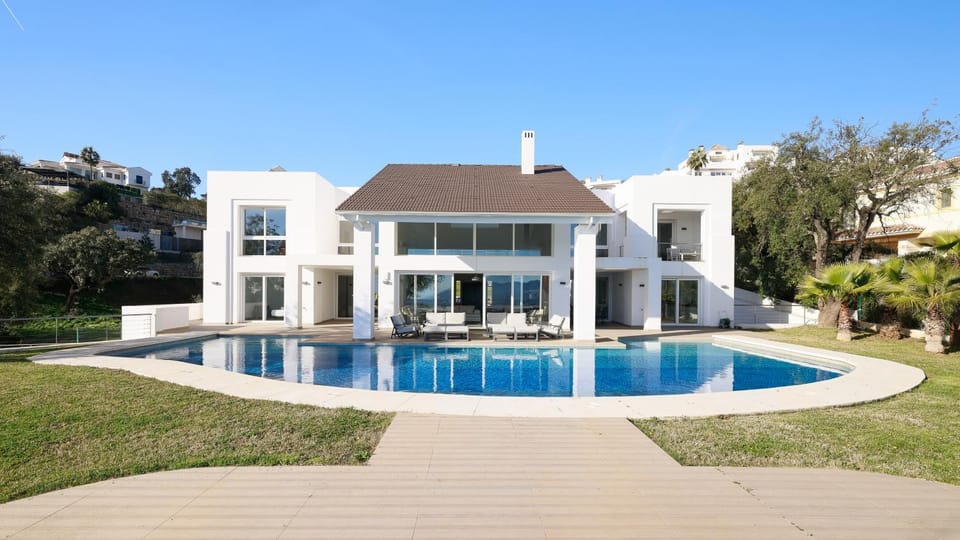 Property building, Garden, Garden view, Pool view, Swimming pool