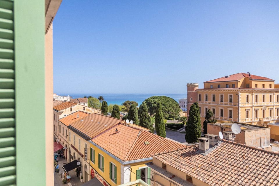 Property building, Balcony/Terrace, City view, Sea view