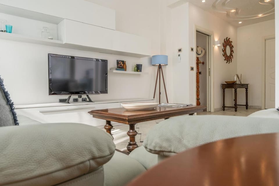 Communal lounge/ TV room, TV and multimedia, Living room, Evening entertainment