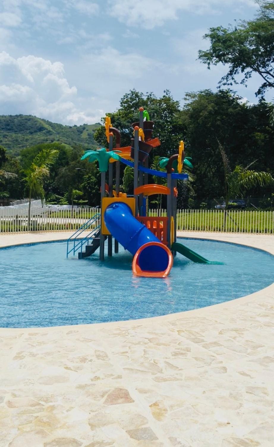 Apartasol familiar con piscinas, toboganes y aire acondicionado Apartment in Santa Fe de Antioquia