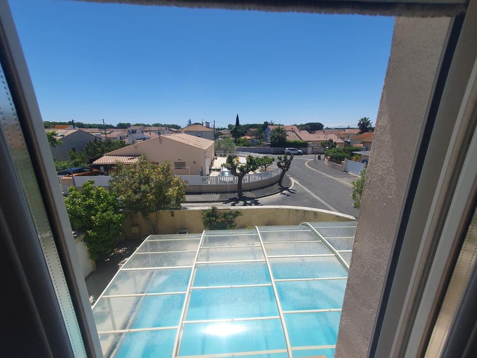 Neighbourhood, Street view, Parking