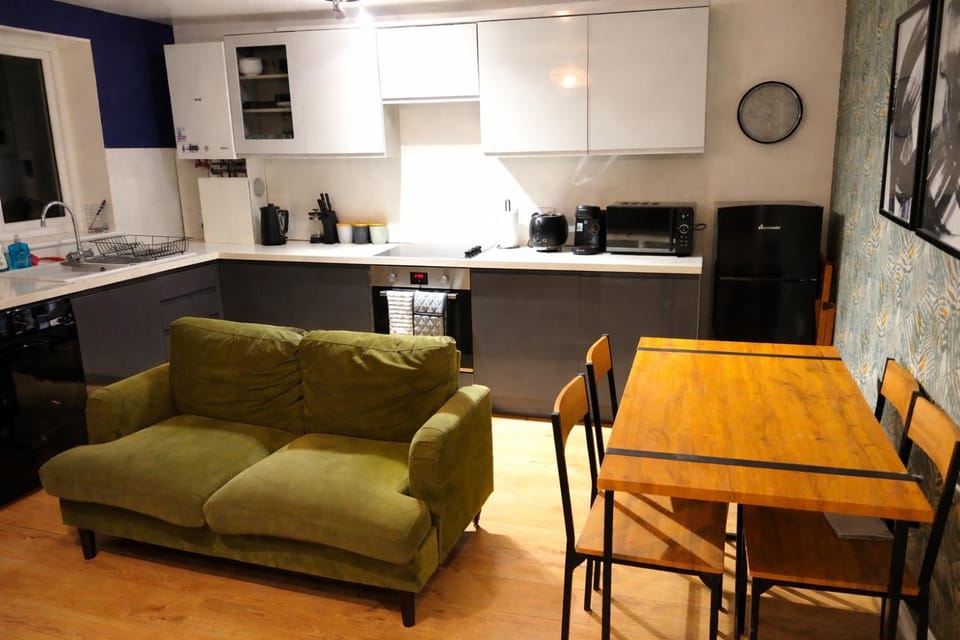 Lounge or bar, Dining area, kitchen