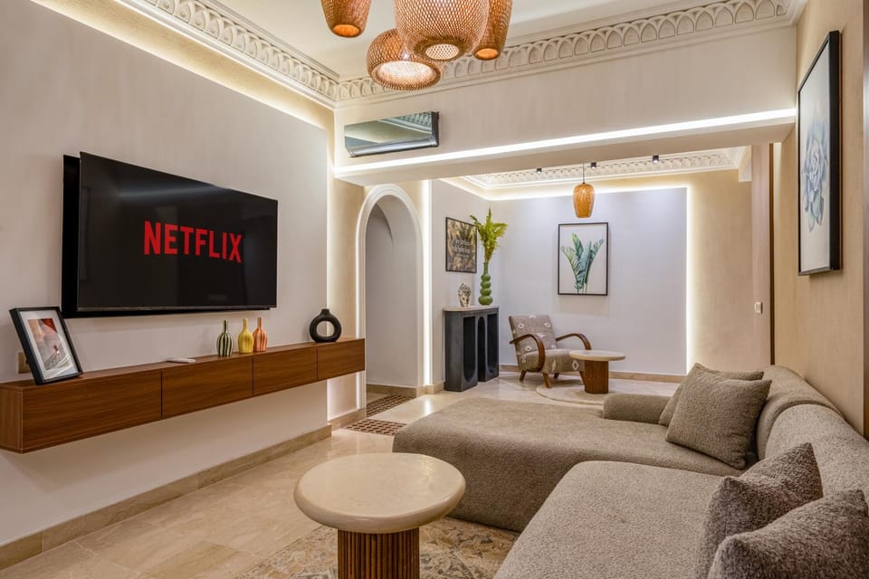 TV and multimedia, Living room, Seating area, air conditioner