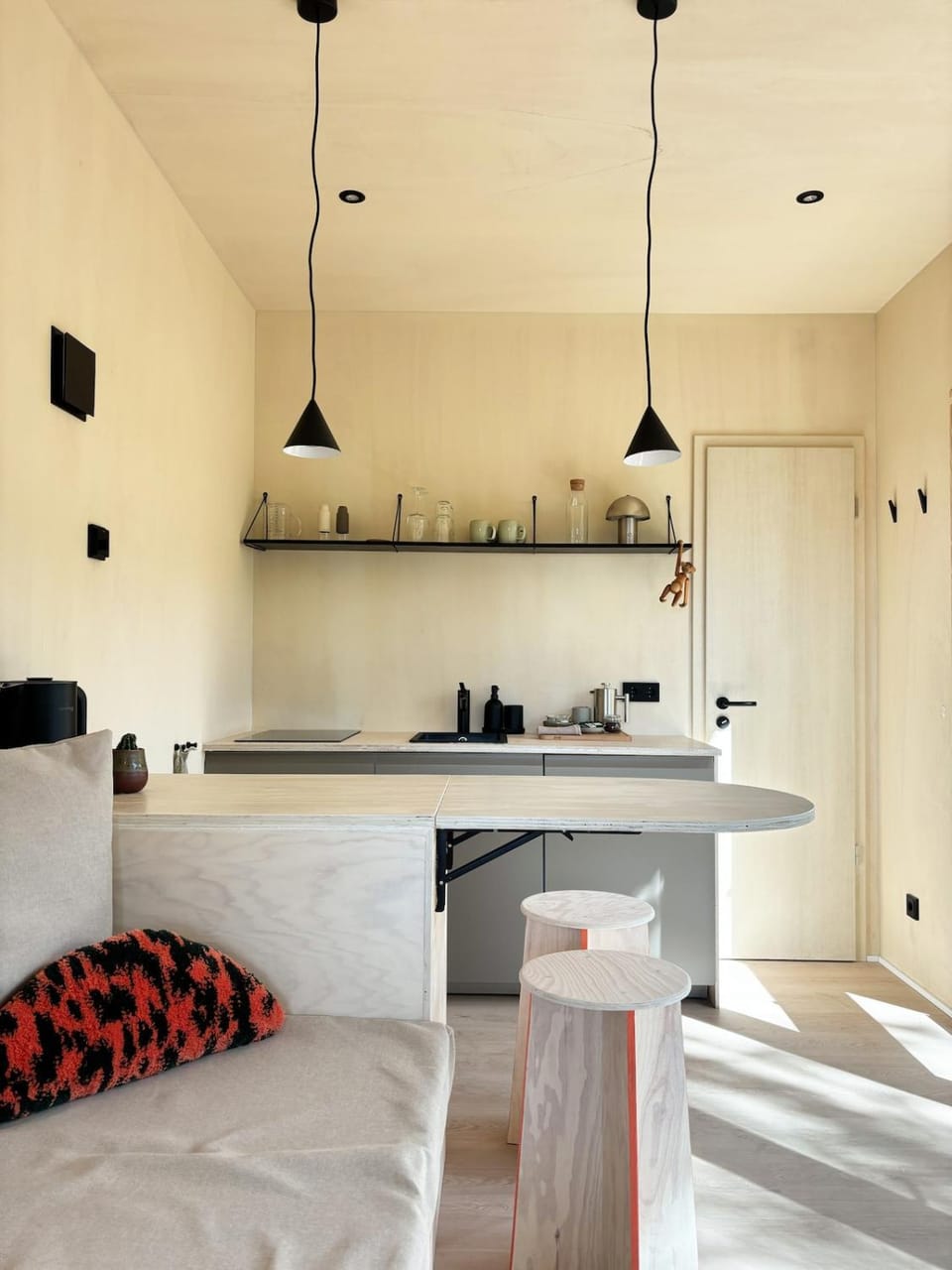 Seating area, Dining area, kitchen