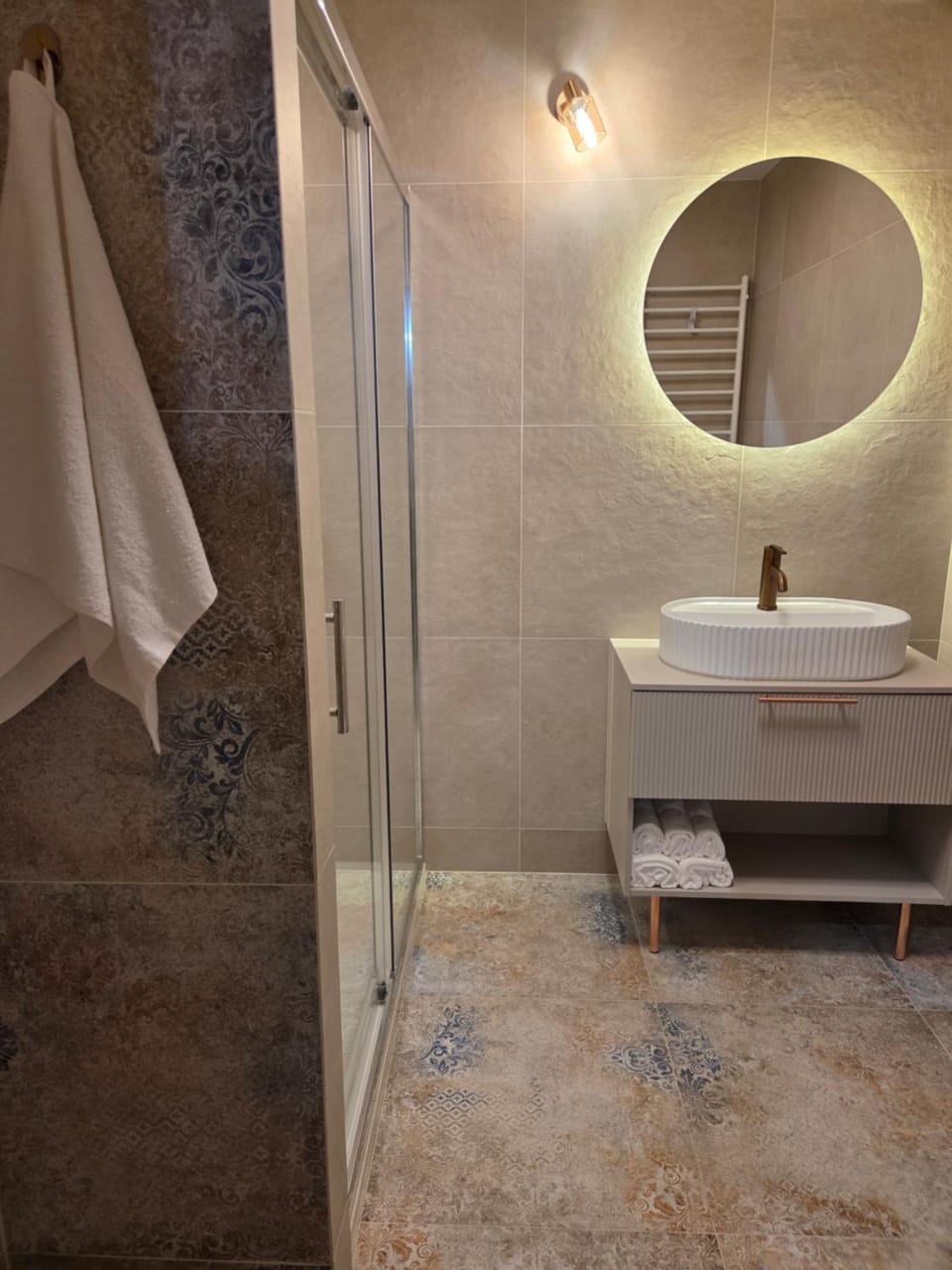 Shower, Bathroom, towels