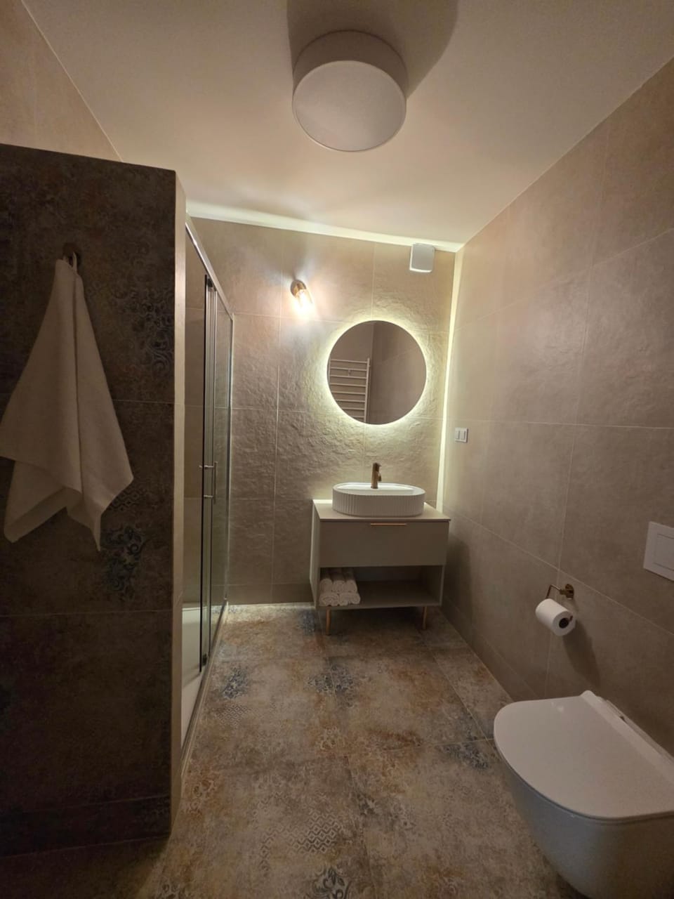 Shower, Toilet, Bathroom, towels