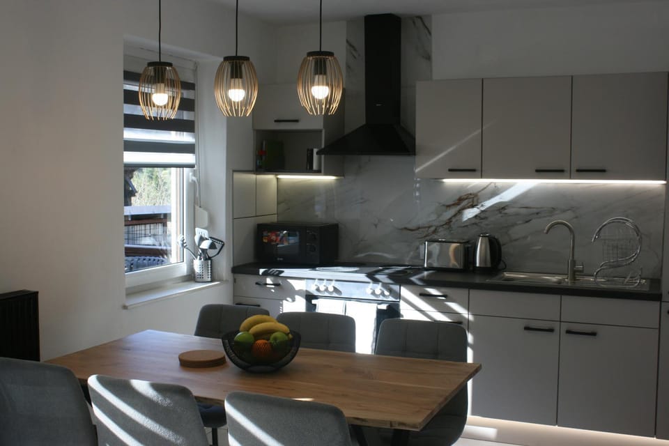 Kitchen or kitchenette, pet friendly, stove