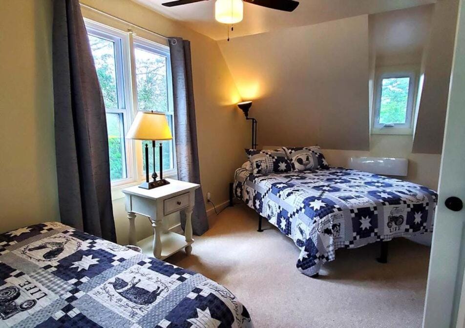 Secluded Farm House at Wisteria House in Table Rock Lake