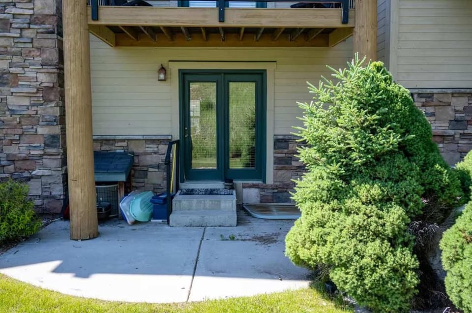 Powder Mtn Eden Condo with Pool Hot Tub and Mountain Views House in Utah