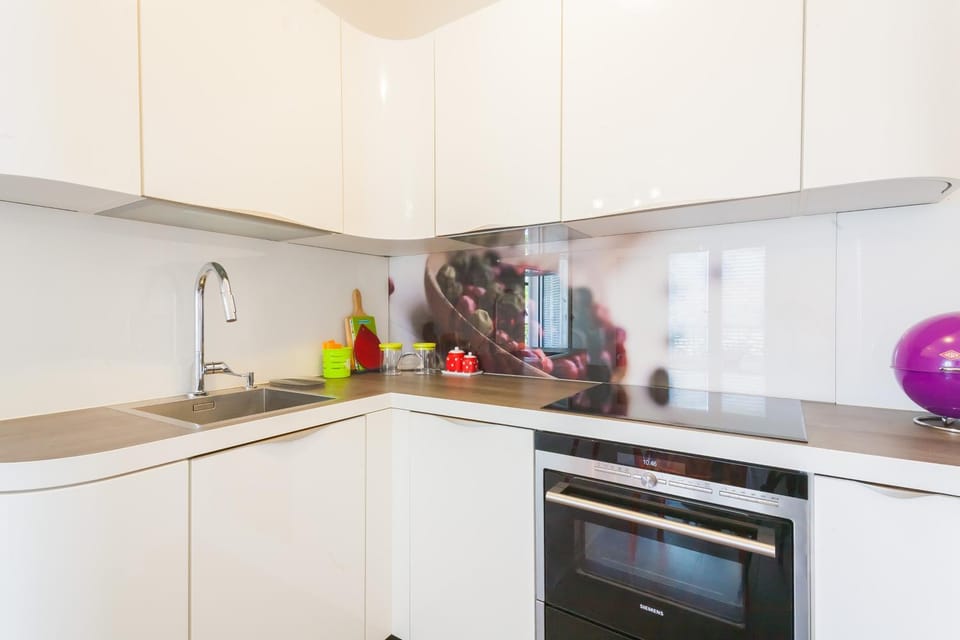 Property building, Coffee/tea facilities, Kitchen or kitchenette, Dining area