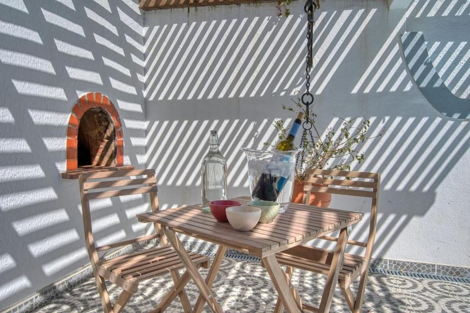 Patio, Food and drinks, Seating area, Dining area, Food, Drinks, Alcoholic drinks